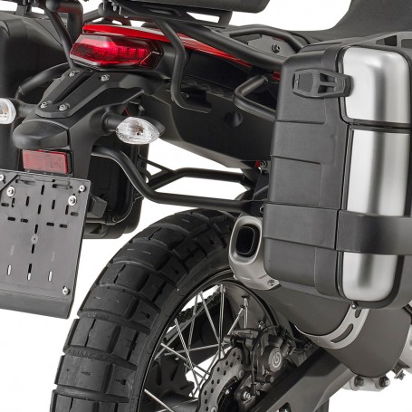 Fijación lateral Givi PL ONE FIT Yamaha Tenere 700 PLO2145MK