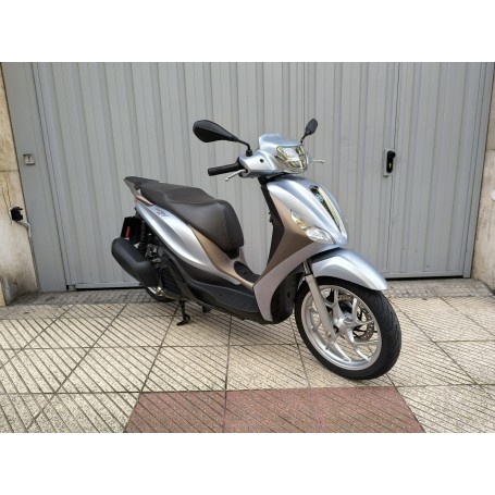 Piaggio Medley 125 negro brillo 2023. 8211km