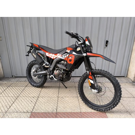 Aprilia RX 125 negra y roja 2025 0.km